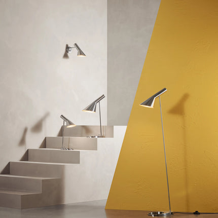 Lampadaire AJ Louis Poulsen, acier inoxydable poli : collection escalier mur jaune