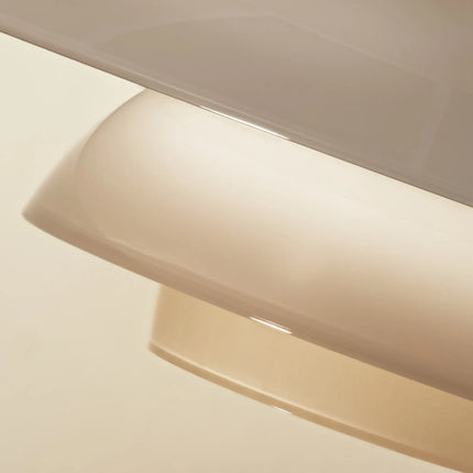 Détail des abat-jours opalescents de la PH 5 Ø320 beige