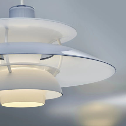 Détail lumineux de la PH 5 Ø320 Opal bleu pâle