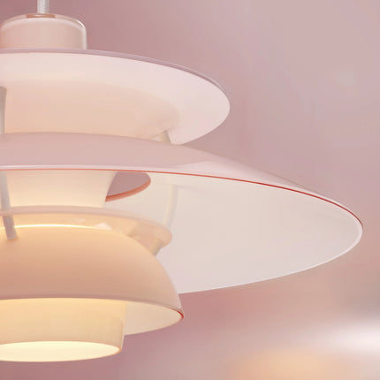 Détail lumineux des abat-jours de la PH 5 Ø320 rose pâle