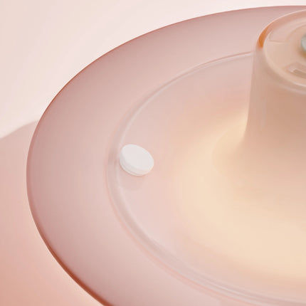 Détail de l’abat-jour supérieur de la PH 5 Ø320 rose pâle