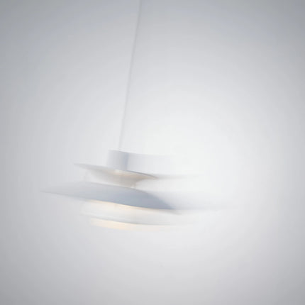 Suspension PH 5 Ø320 Opal bleu pâle en mouvement – vue artistique