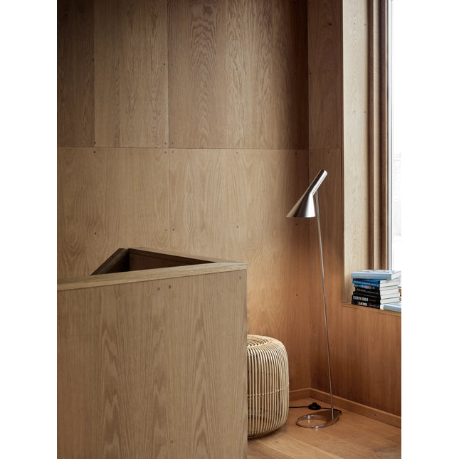 Lampadaire AJ Louis Poulsen en acier inoxydable poli — interieur aarhus