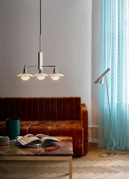 Lampadaire AJ Louis Poulsen en acier inoxydable poli — salon copenhague