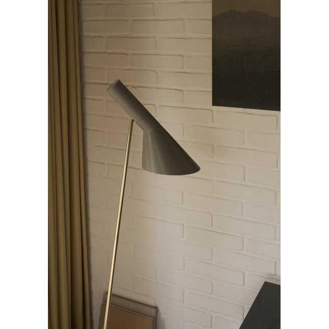 Lampadaire AJ Louis Poulsen, laiton et gris chaud : detail abat jour vedbaek