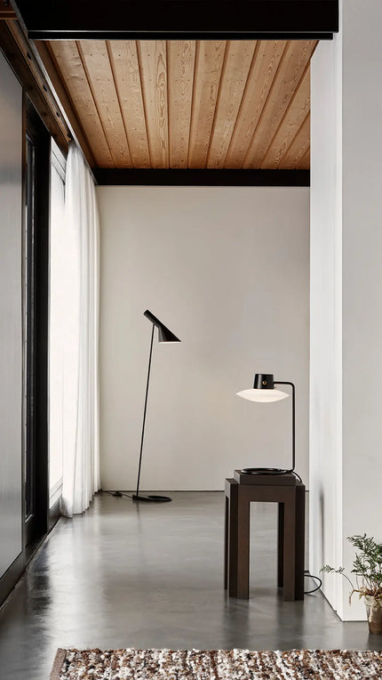 Lampadaire AJ Louis Poulsen, noir : baie vitree format vertical