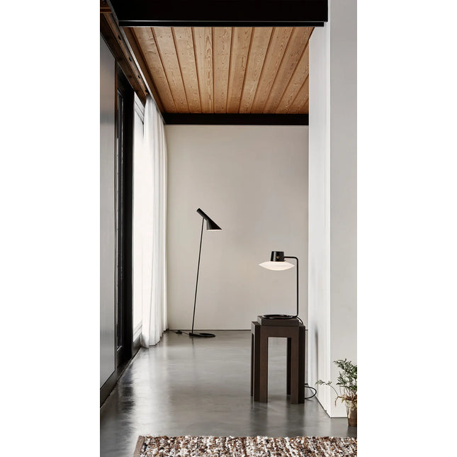 Lampadaire AJ Louis Poulsen, noir : baie vitree format vertical