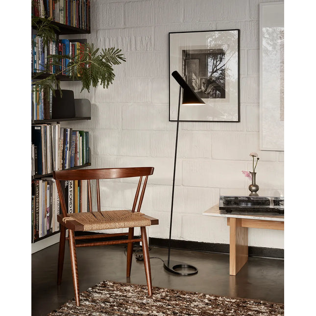 Lampadaire AJ Louis Poulsen, noir : coin lecture bibliotheque