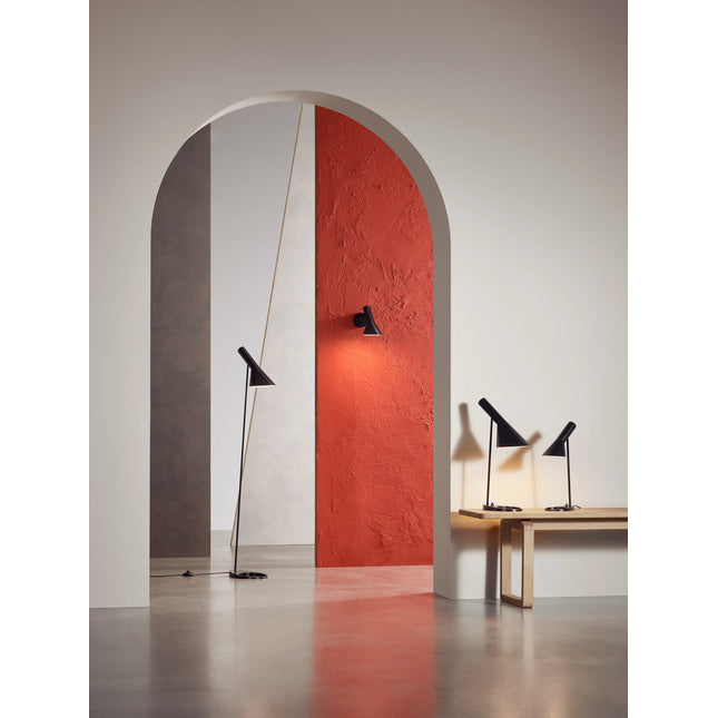Lampadaire AJ Louis Poulsen, noir : collection arche rouge