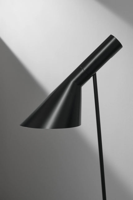 Lampadaire AJ Louis Poulsen, noir : detail abat jour studio