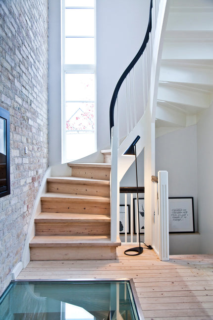 Lampadaire AJ Louis Poulsen, noir : escalier aarhus