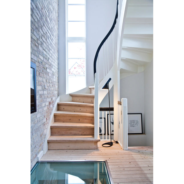 Lampadaire AJ Louis Poulsen, noir : escalier aarhus