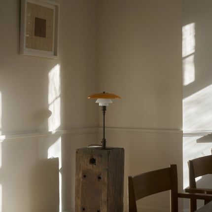 PH 3/2 Centenary Edition éteinte dans un intérieur — Louis Poulsen