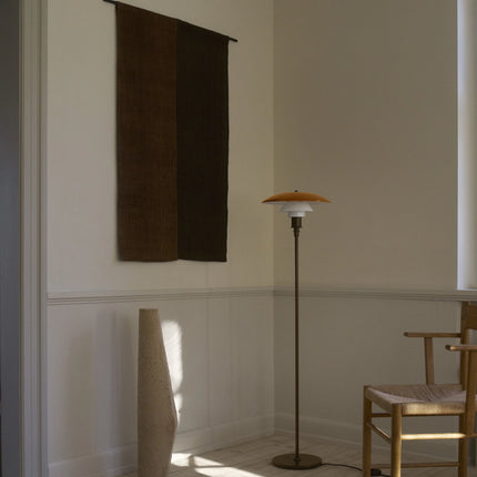 PH 3½-2½ Centenary Edition éteint, second plan en intérieur — Louis Poulsen