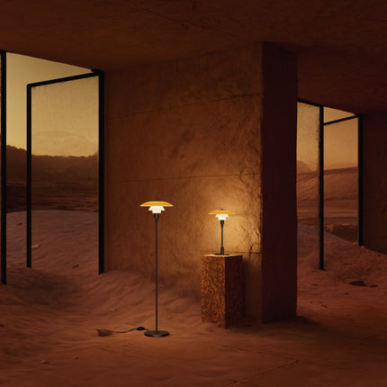 Lampadaire PH 3½-2½ et lampe de table PH 3/2 Centenary Edition allumés — Louis Poulsen