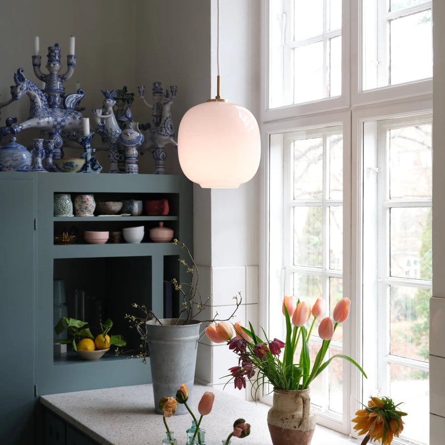 VL 45 Radiohus rose, suspension iconique signée Vilhelm Lauritzen pour Louis Poulsen
